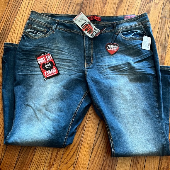 🦋🥶”Sale”Nwt Gorgeous denim bootcut jeans with studs on back pocket.. - Picture 1 of 5